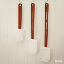 โหลดรูปภาพลงในเครื่องมือใช้ดูของ Gallery ไม้พายทนความร้อน, แบบแบน ด้ามแดง High Heat Spatulas, Flat shape
