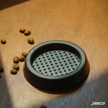 Load image into Gallery viewer, ยางรองสำหรับวางที่กดกาแฟ Coffee tamper holder
