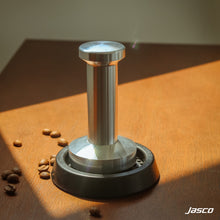 Load image into Gallery viewer, ยางรองสำหรับวางที่กดกาแฟ Coffee tamper holder
